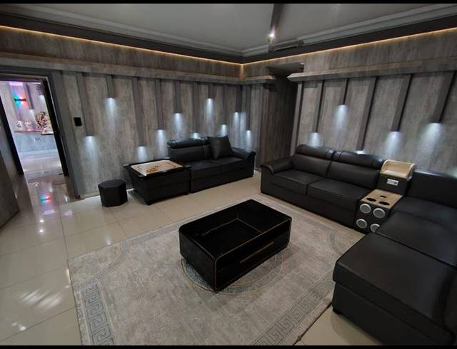 5 BEDROOM HOUSE FOR SALE IN LA LUCIA